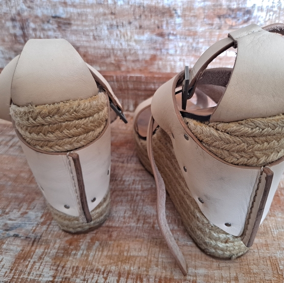 Sandals - Picture 4 of 7